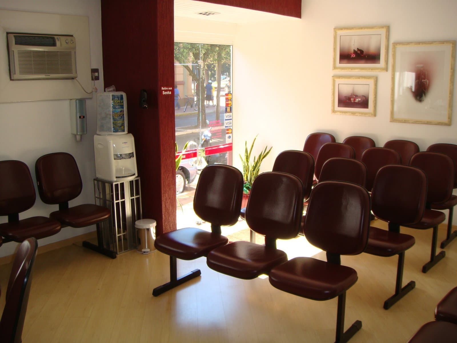 Sala de espera da unidade Clinisul Santo Ângelo